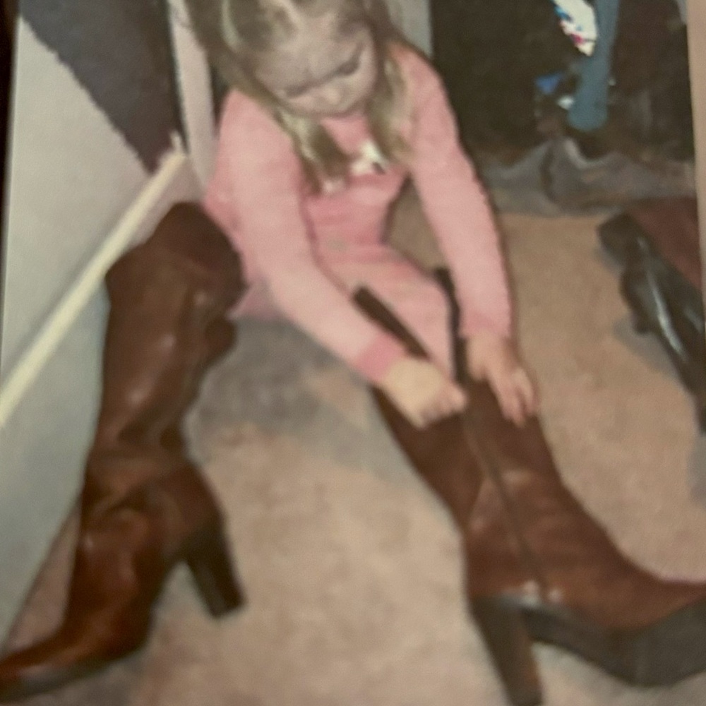 Meet your Posher, Ava